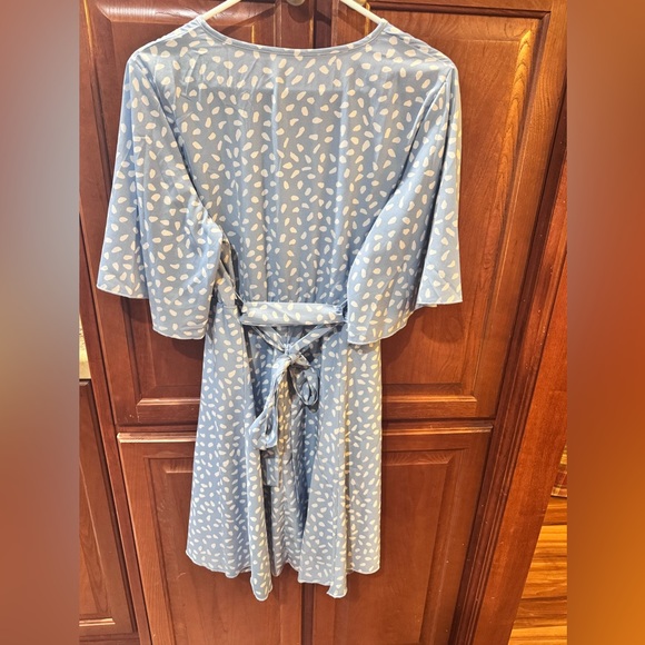 SHEIN Blue and White Leaf Print Midi Dress - Picture 2 of 3